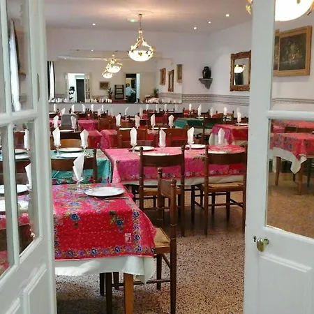 Отель Calvaire 2*